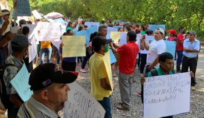 STAS Action October 26, 2022 STAS agricultural workers protesting Fyffes abandoning negotiations for a fair contract