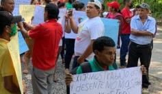 STAS agricultural workers protesting Fyffes abandoning negotiations for a fair contract